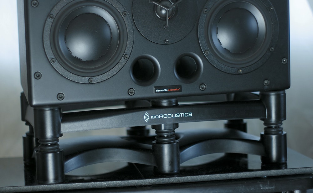 Isoacoustic monitor isolation stands